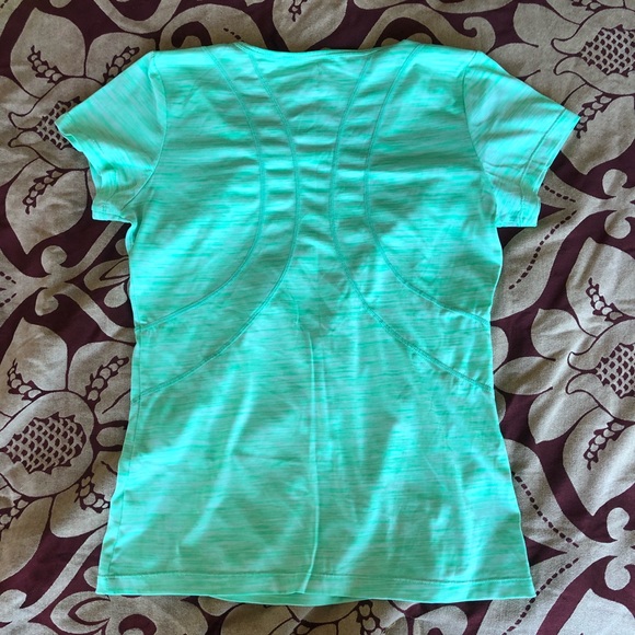 ❌SOLD❌ Reebok Workout Top - Picture 2 of 8